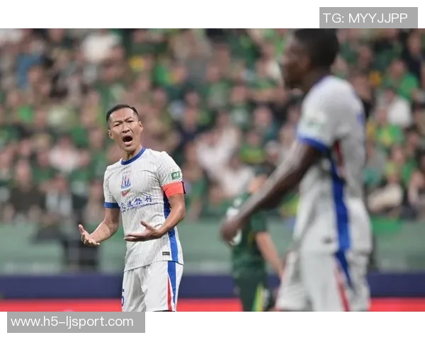 足球阵型的变革是如何影响比赛战术与球员角色发展的全新探索